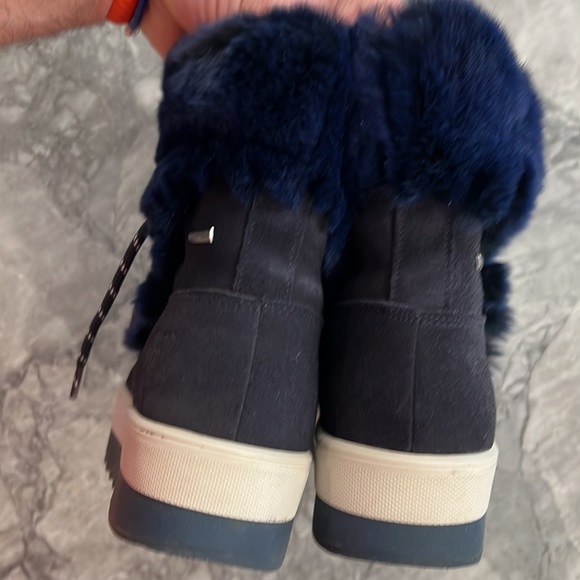 Cougar winter boots size, US 7 Navy blue. Excellent condition. - Picture 3 of 3